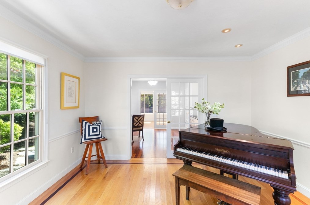 5 Linden Gln Rd, Canton MA 02021-4226 exterior