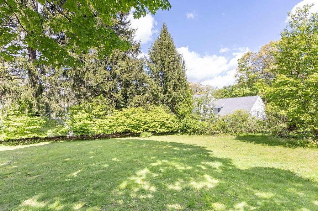 59 Henderson St, Needham MA 02492-2210 exterior