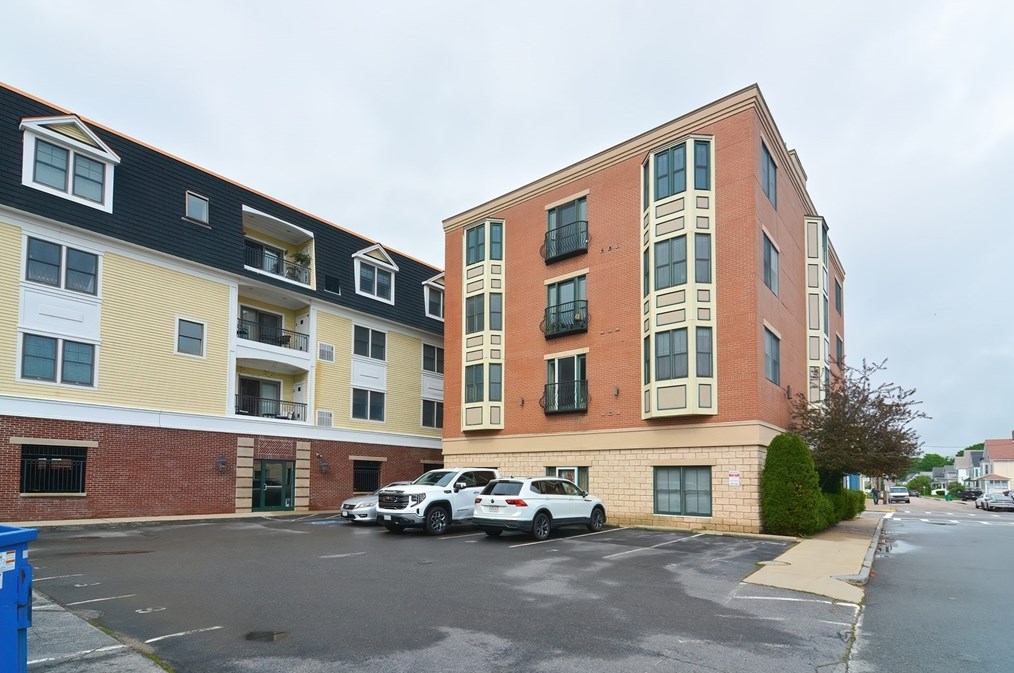 266 N Main St #8, Mansfield, MA 02048