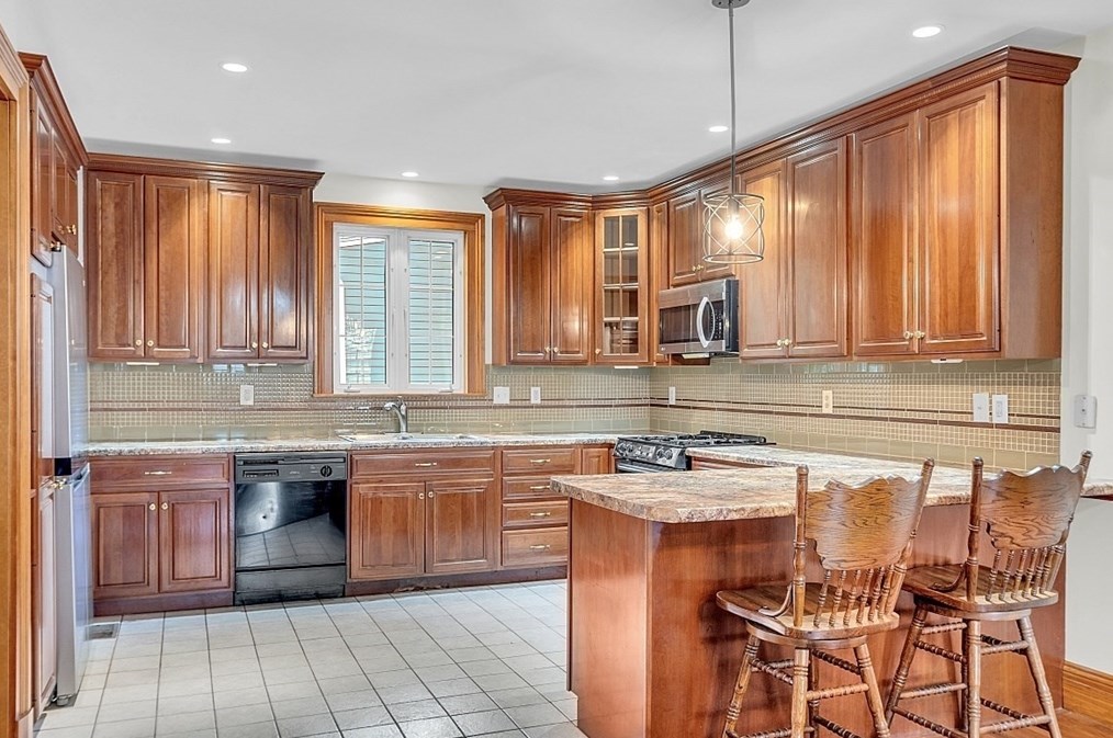 58 S Elm St, Georgetown, MA 01835