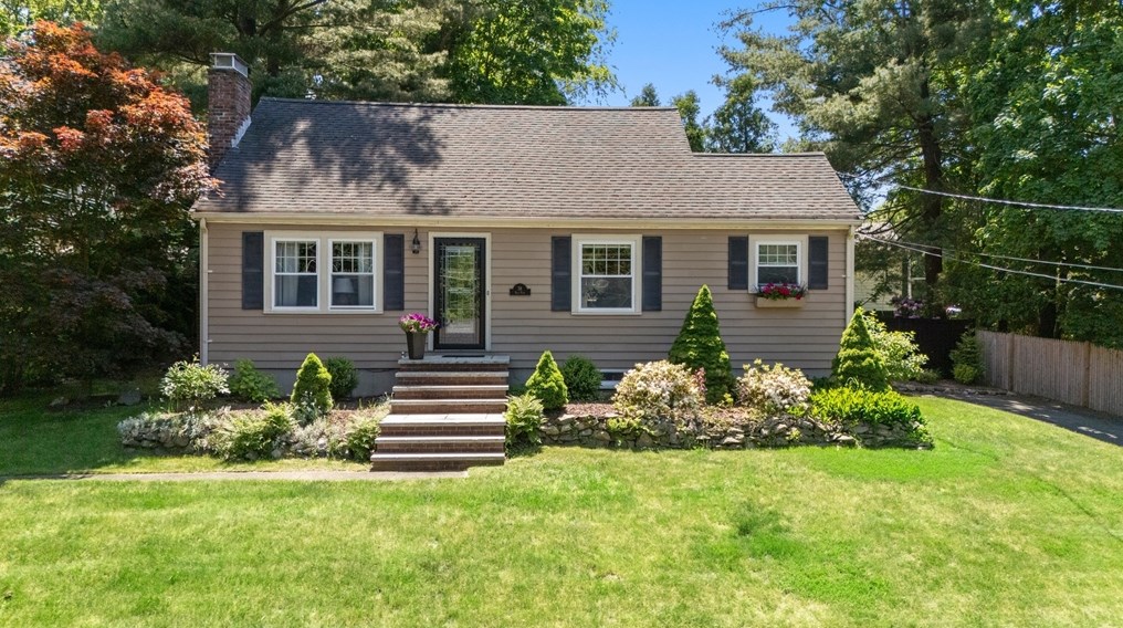 38 Vale View Rd, Wakefield, MA 01880 exterior