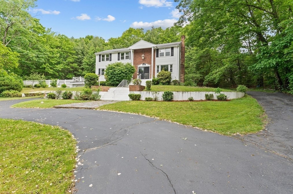 235 Daniels St, Franklin MA 02038-1104 exterior