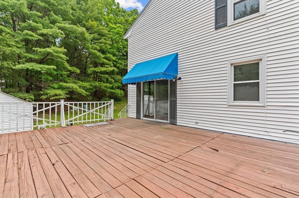 235 Daniels St, Franklin MA 02038-1104 exterior