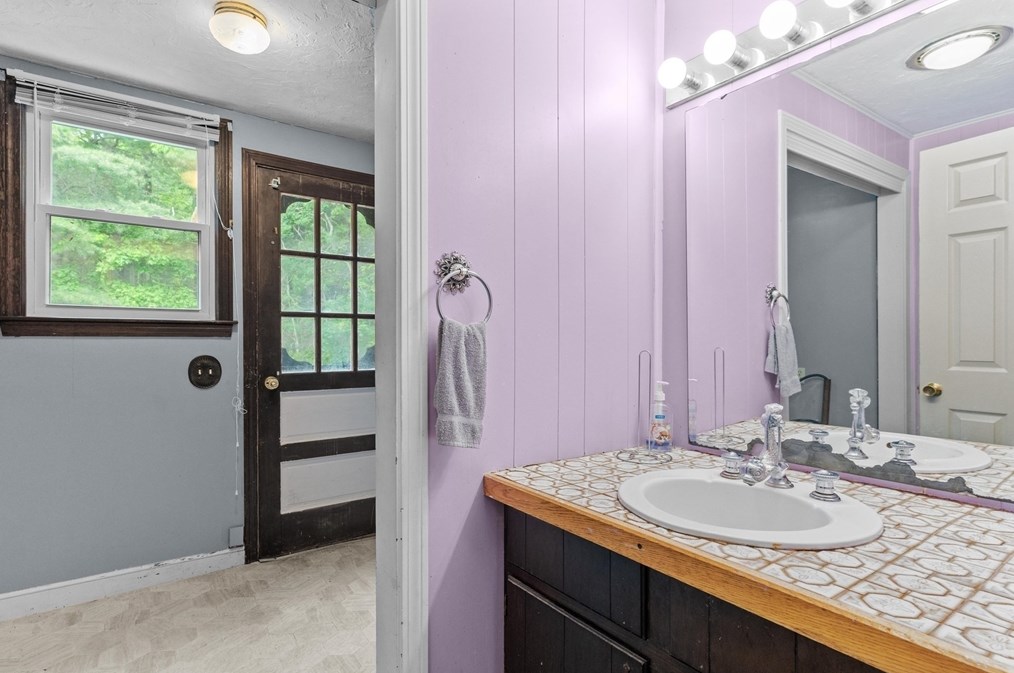 235 Daniels St, Franklin MA 02038-1104 exterior