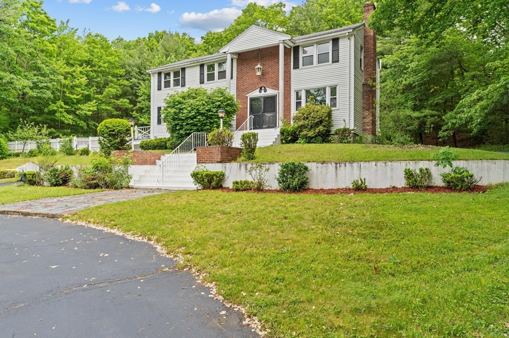 235 Daniels St, Franklin, MA 02038 exterior