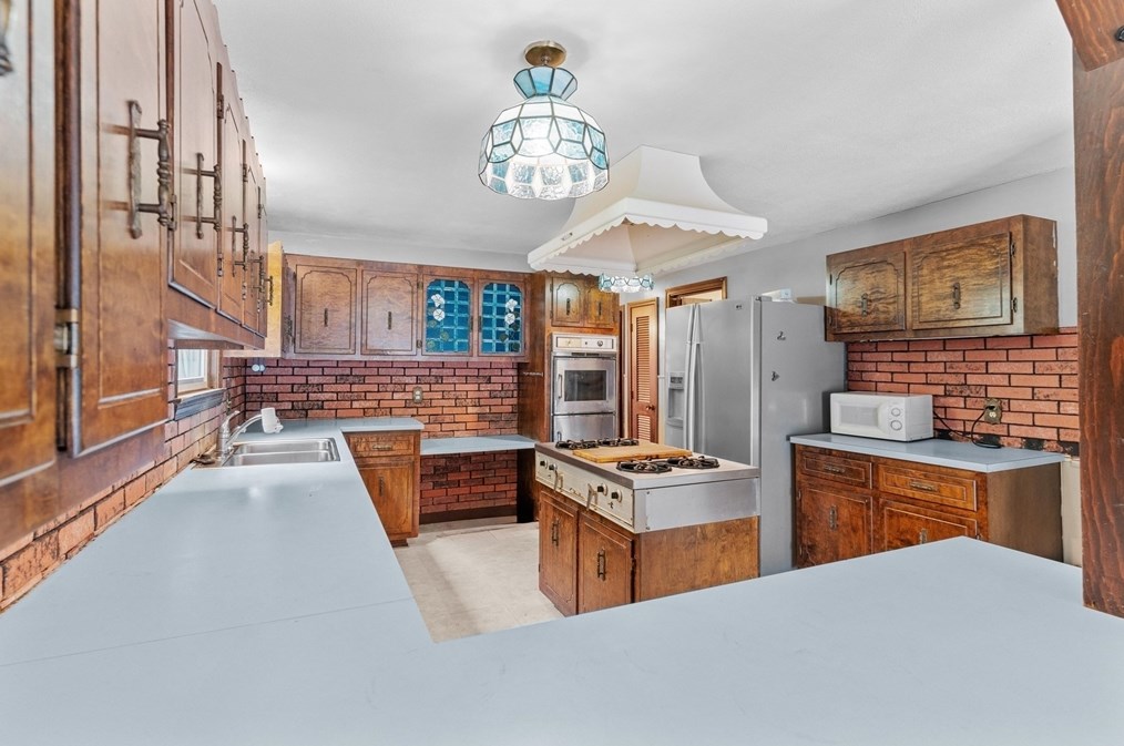 235 Daniels St, Franklin MA 02038-1104 exterior