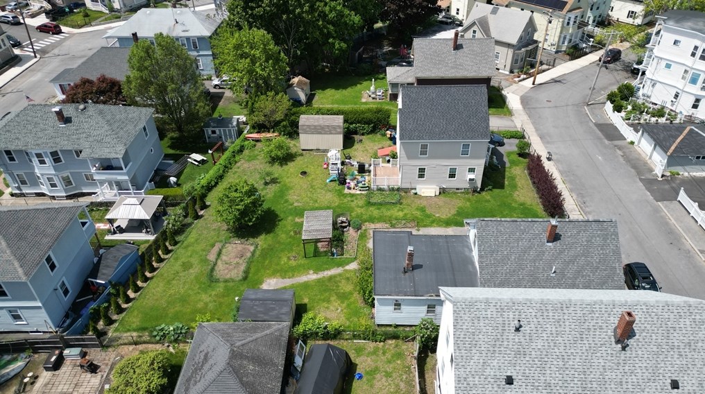 189 Emmett St, Lawrence MA 01843-1214 exterior