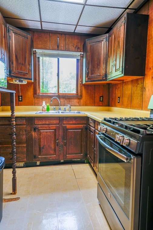 189 Emmett St, Lawrence MA 01843-1214 exterior