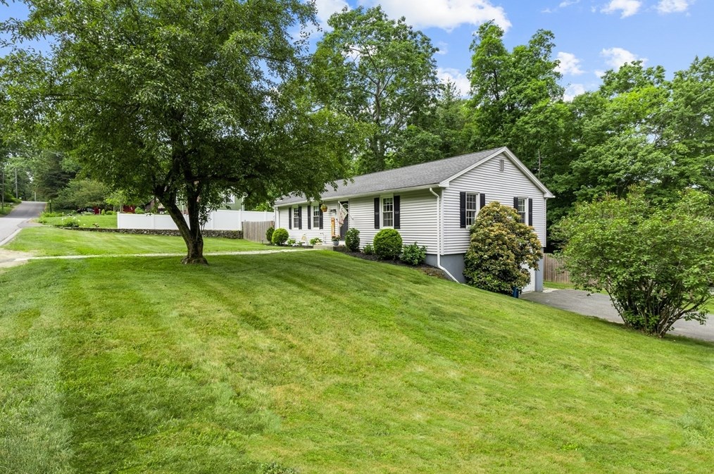 40 Crest Rd, Monson, MA 01057 exterior