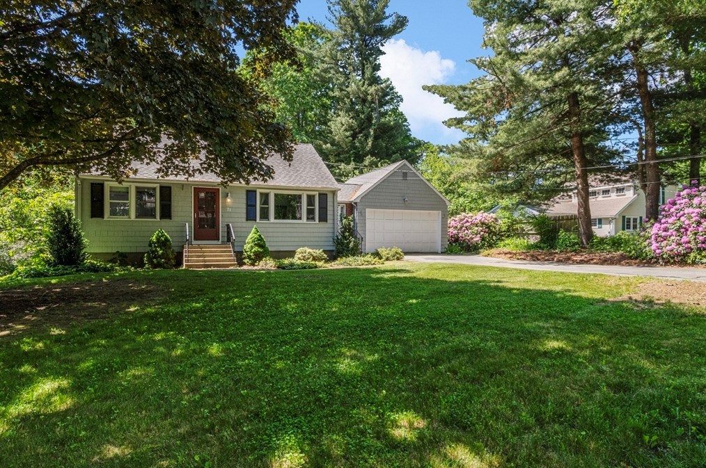 21 Grove St, Shrewsbury, MA 01545