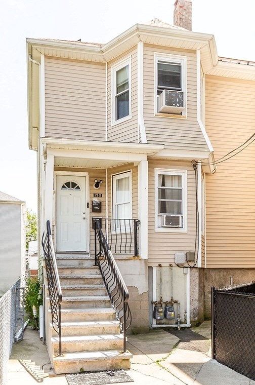 132 Lonsdale St, Fall River, MA 02721