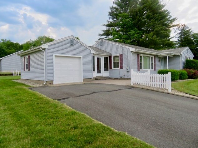 18 Lyman St, Easthampton, MA 01027 exterior