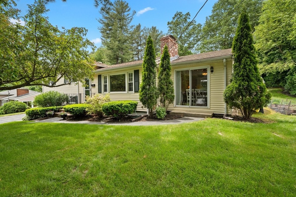 41 Sherwood Hill Dr, Holden, MA 01520