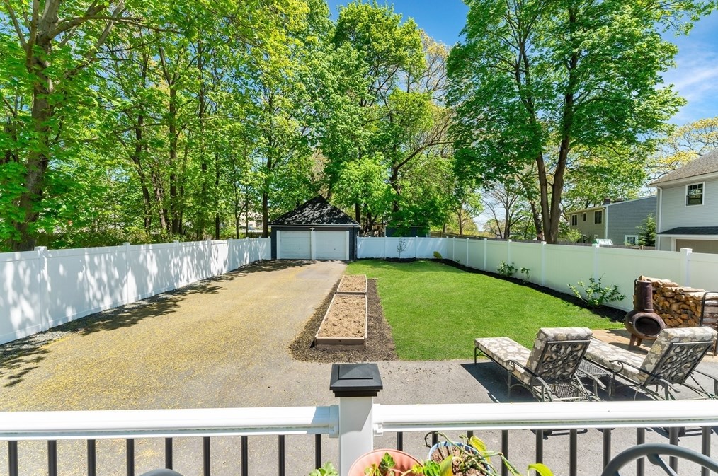 88 Oakdale Ave, Dedham MA 02026-3204 exterior