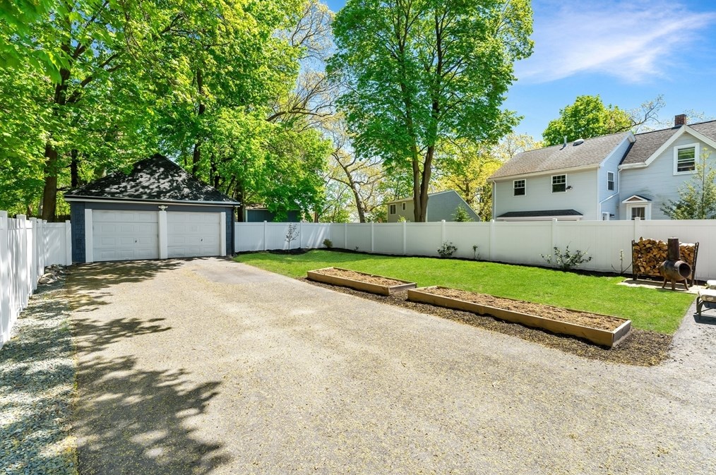 88 Oakdale Ave, Dedham MA 02026-3204 exterior