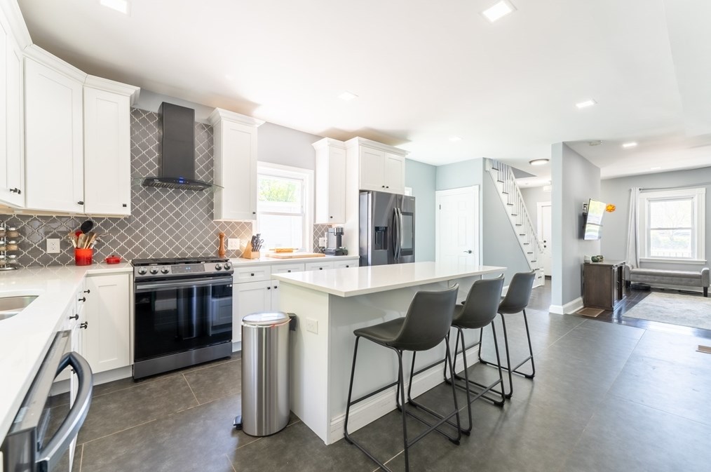 88 Oakdale Ave, Dedham MA 02026-3204 exterior