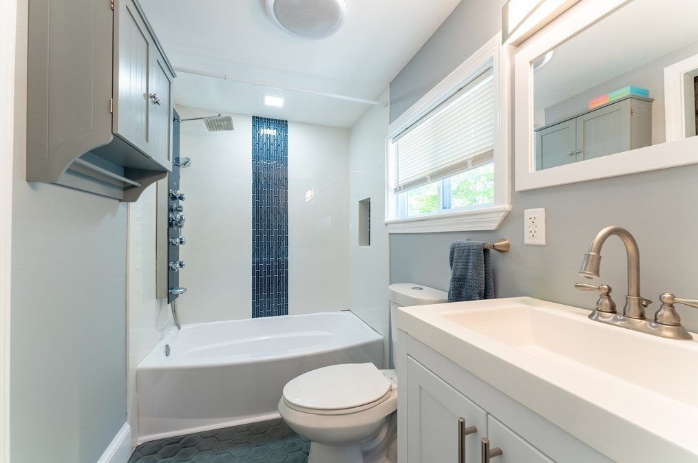 88 Oakdale Ave, Dedham MA 02026-3204 exterior