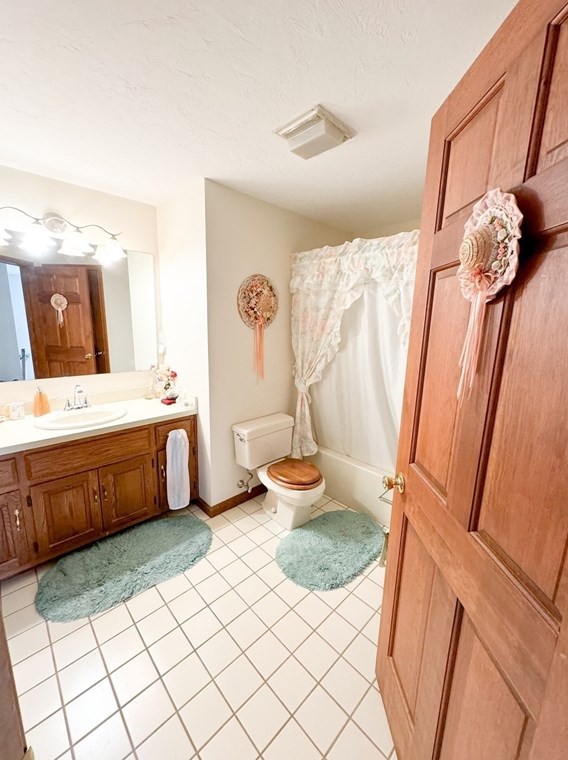 88 Dana Ave, Worcester MA  01604-3104 exterior