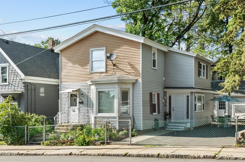 231 Ferry St, Lawrence, MA 01841-1344