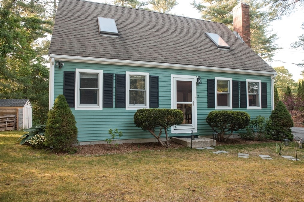 7 Lascala Ave, Plymouth, MA 02360