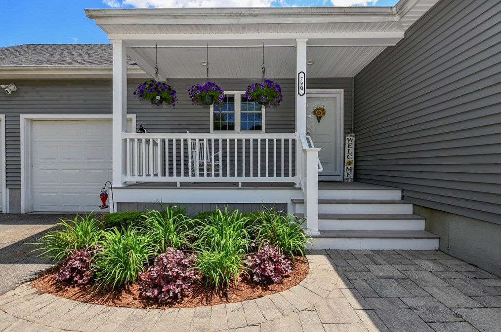 790 Staples St, Taunton, MA 02718