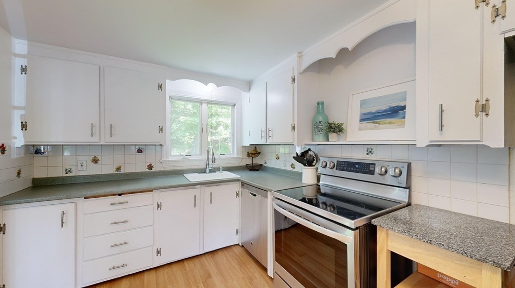 233 Park St, North Reading MA 01864-2573 exterior