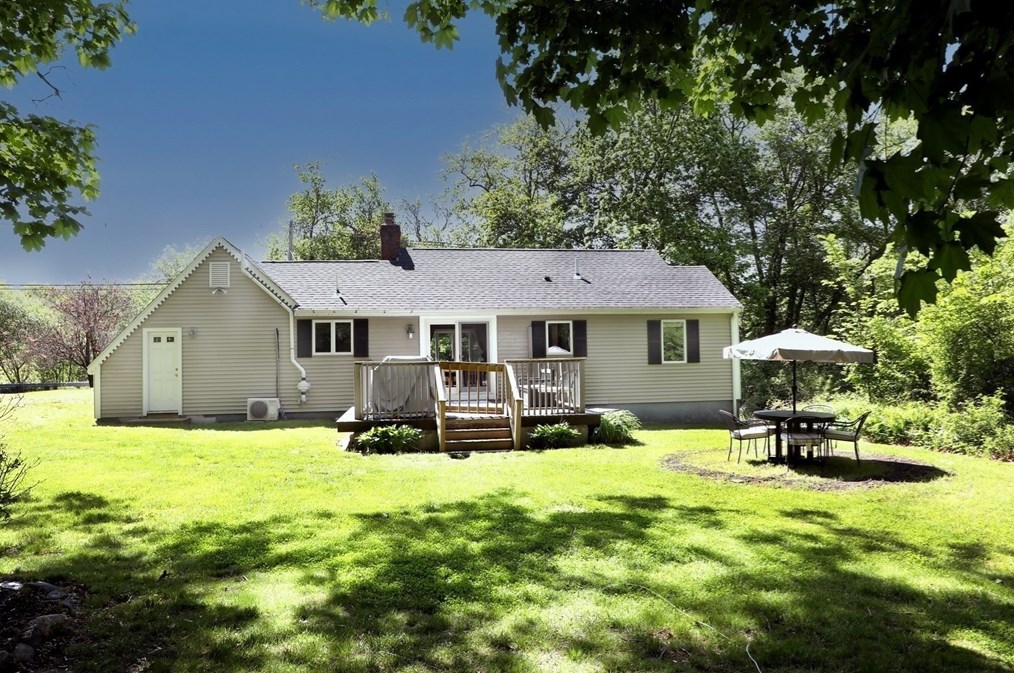 233 Park St, North Reading MA 01864-2573 exterior