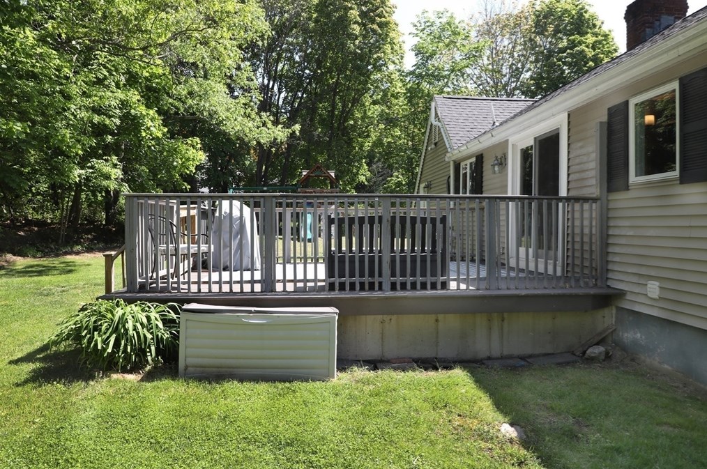 233 Park St, North Reading MA 01864-2573 exterior