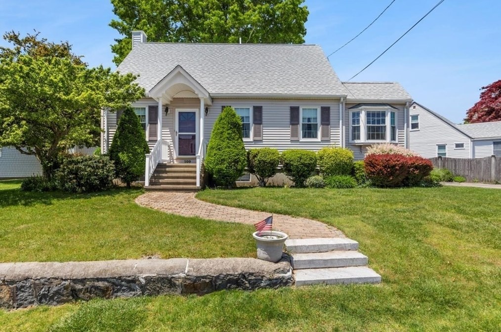 109 Prospect Hill Dr, Weymouth, MA 02191 exterior