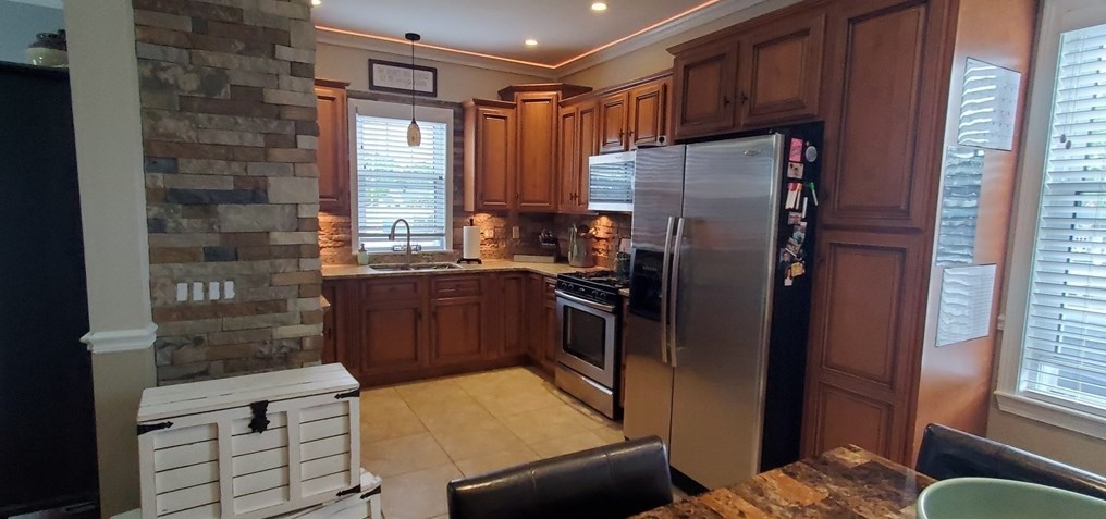 184 Matthew St, New Bedford MA 02740-1212 exterior