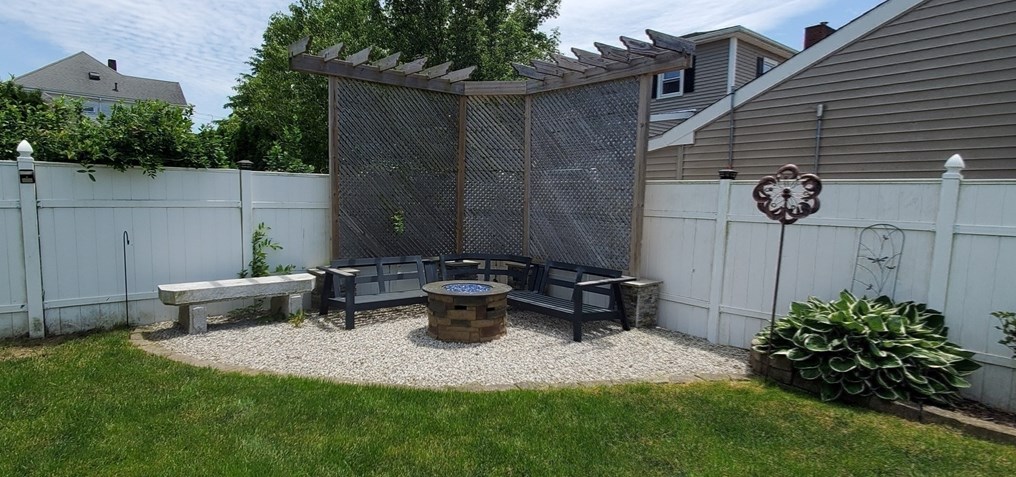 184 Matthew St, New Bedford MA 02740-1212 exterior