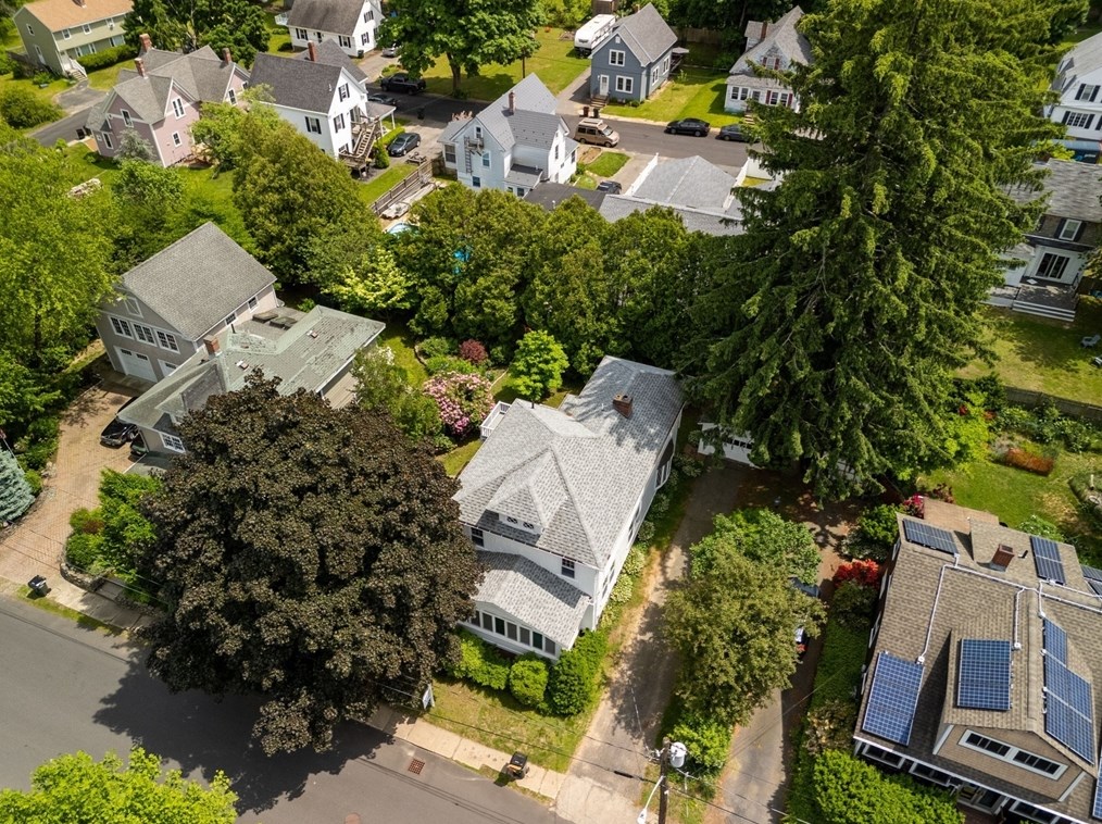 102 High St, Amesbury, MA 01913