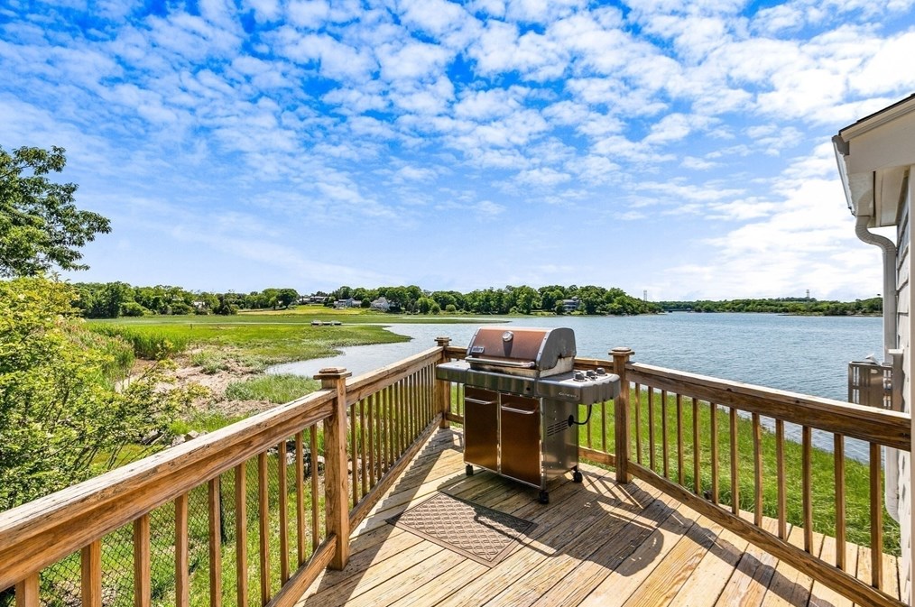 34 Clf Rd, Hingham MA 02043-1452 exterior