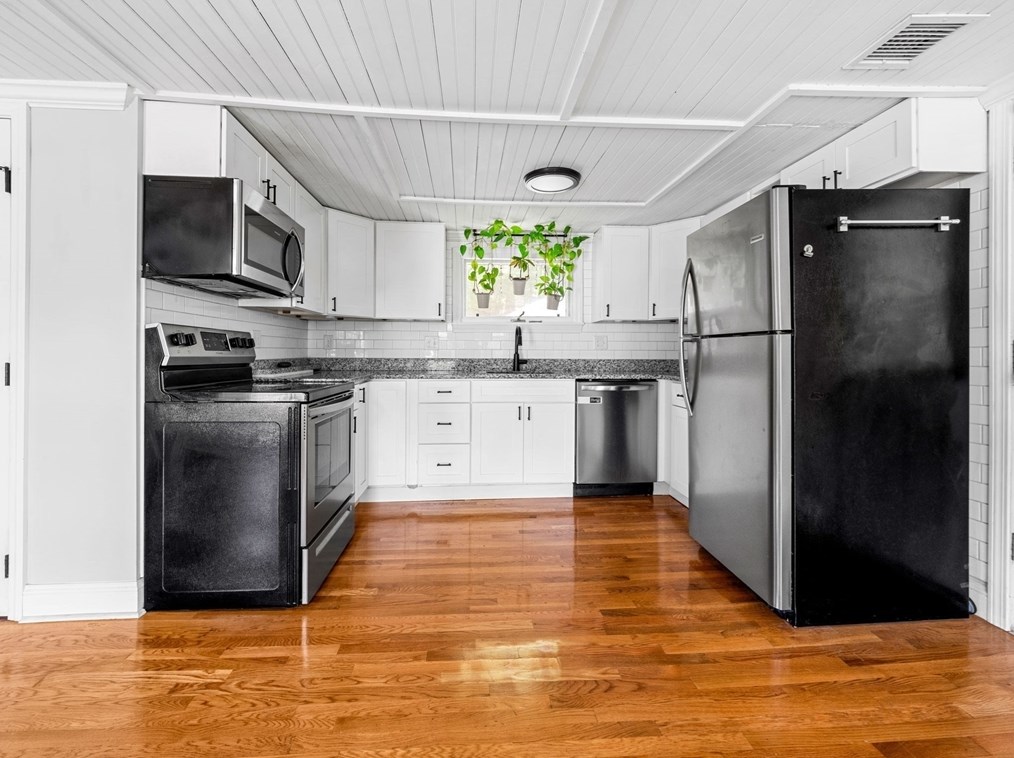 15 Boundary Rd, Pembroke MA 02359-3041 exterior