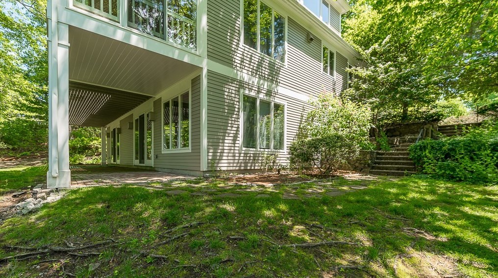 14 Choate Ln, Ipswich MA 01938-3013 exterior