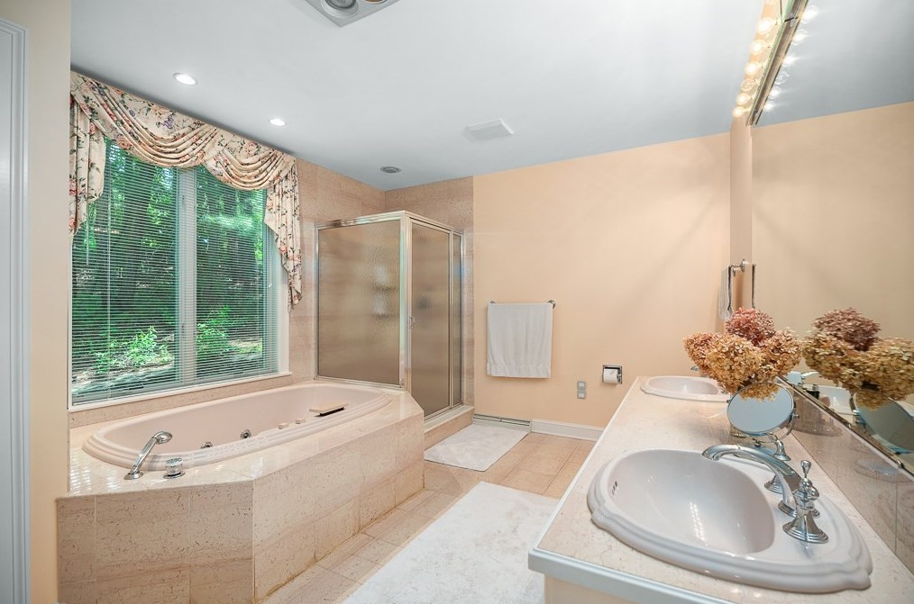 14 Choate Ln, Ipswich MA 01938-3013 exterior