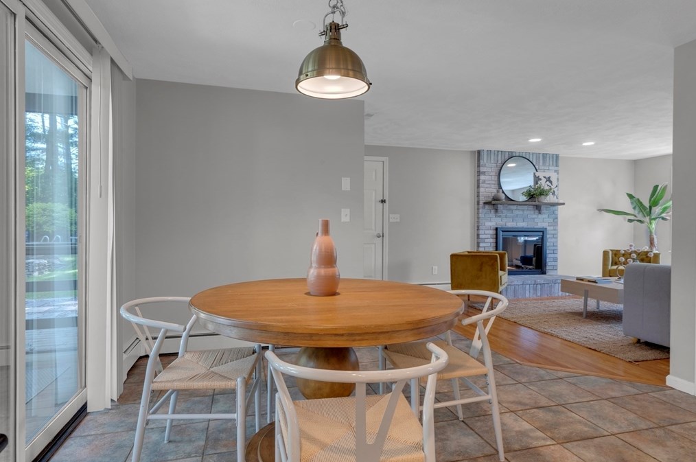 8 Hawthorne Dr, Walpole MA 02081-3138 exterior