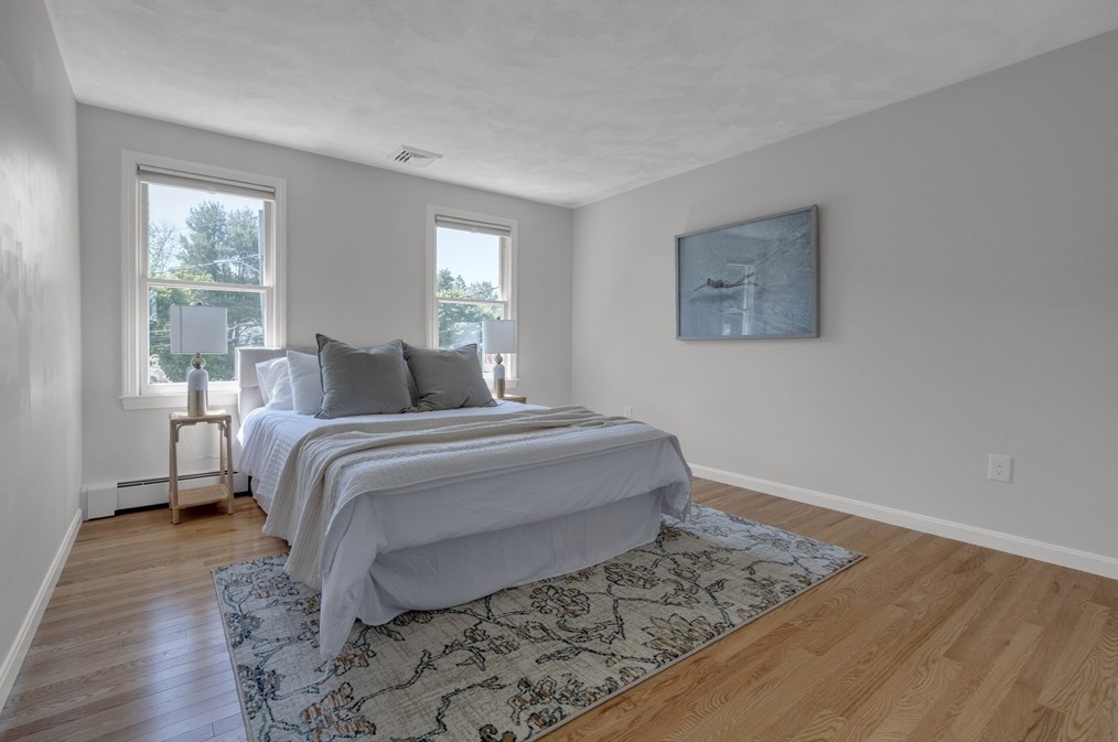 8 Hawthorne Dr, Walpole MA 02081-3138 exterior