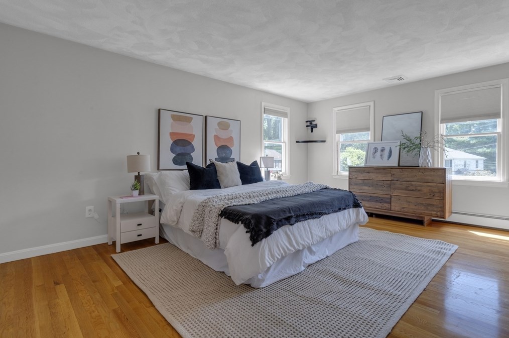 8 Hawthorne Dr, Walpole MA 02081-3138 exterior