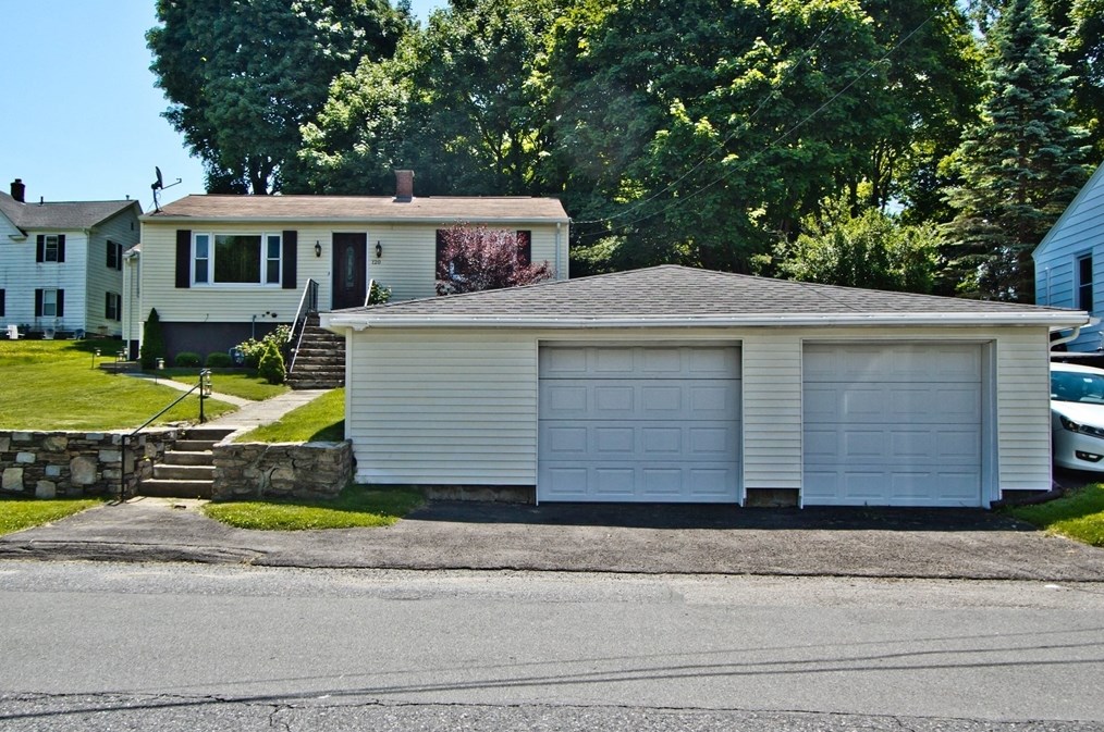 120 Orient St, Worcester, MA 01604 exterior