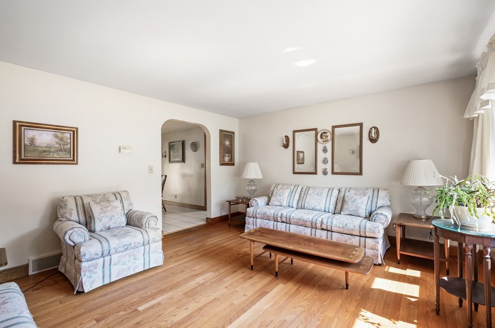 89 North St, Douglas MA  01516-2014 exterior