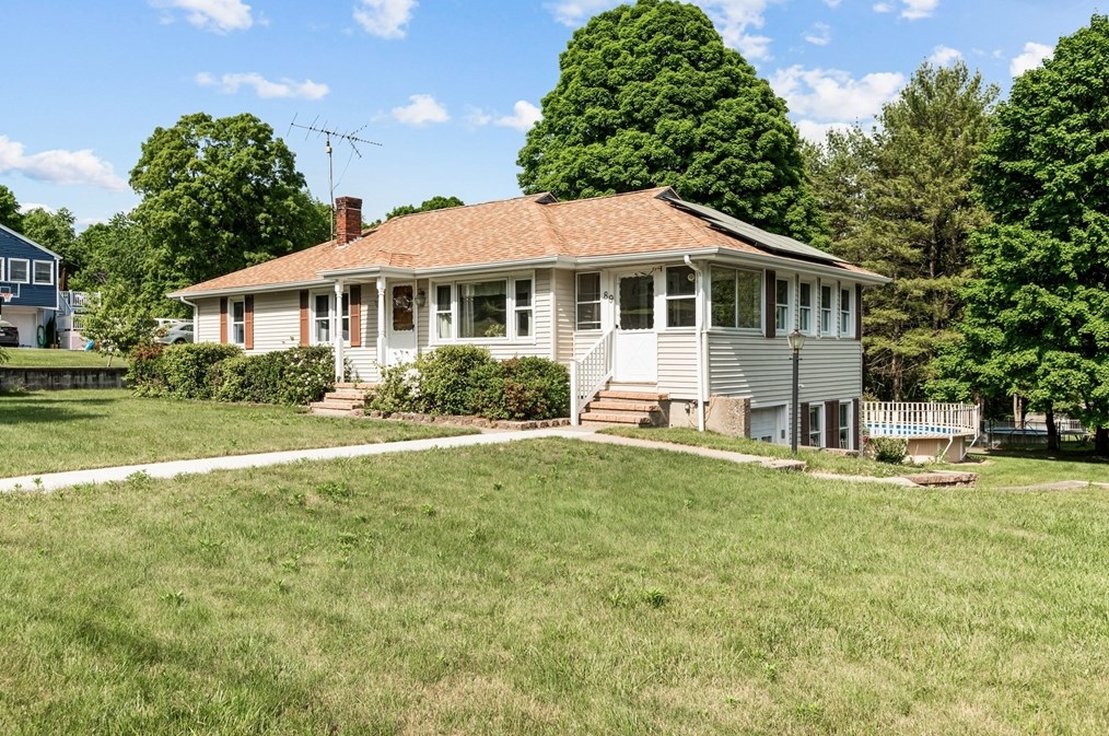 89 North St, Douglas, MA 01516