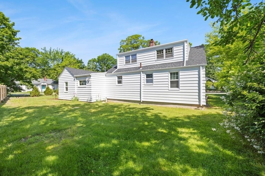 70 Border Ave, Seekonk MA 02771-3935 exterior