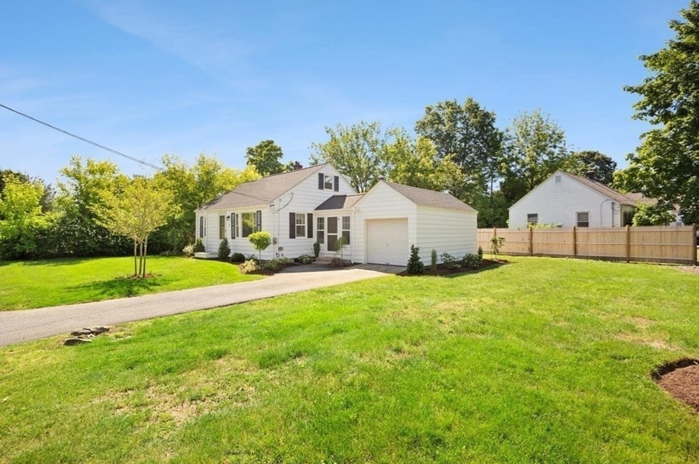 70 Border Ave, Seekonk MA 02771-3935 exterior