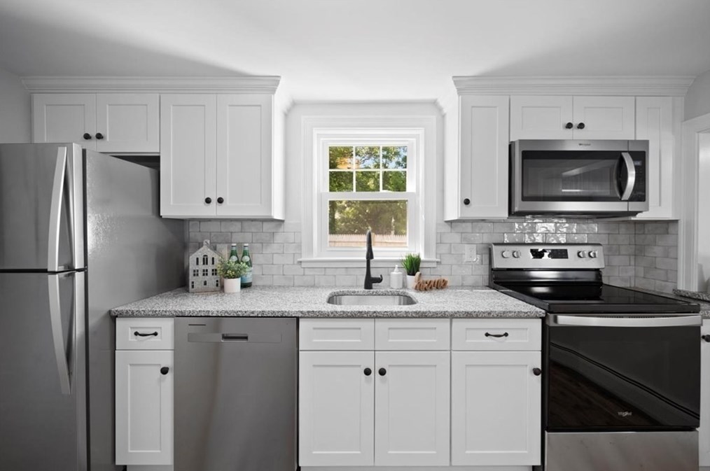 70 Border Ave, Seekonk MA 02771-3935 exterior