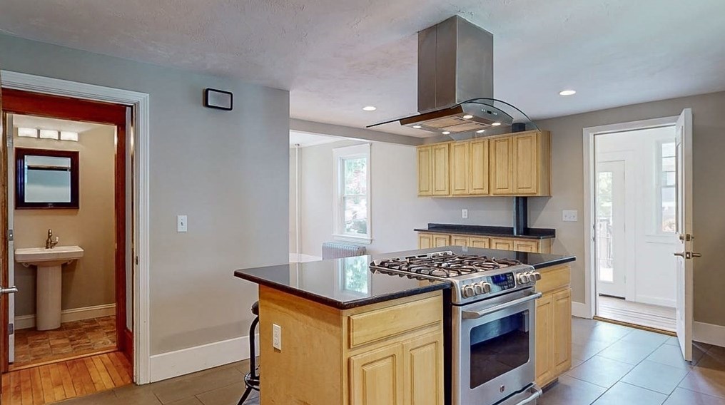 268 Burncoat St, Worcester MA  01606-2146 exterior