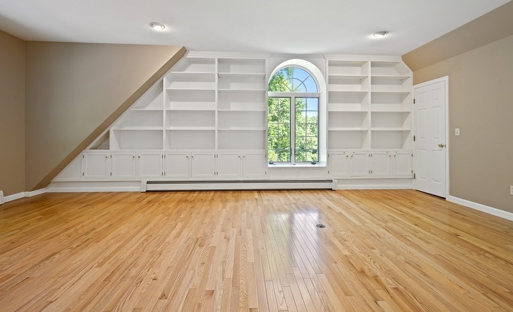 5 Hidden Mdw Ln, Southborough MA 01772-1700 exterior