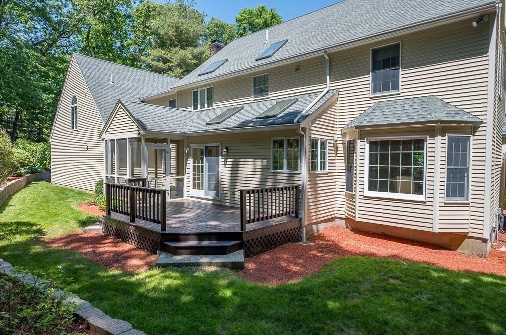 5 Hidden Mdw Ln, Southborough MA 01772-1700 exterior