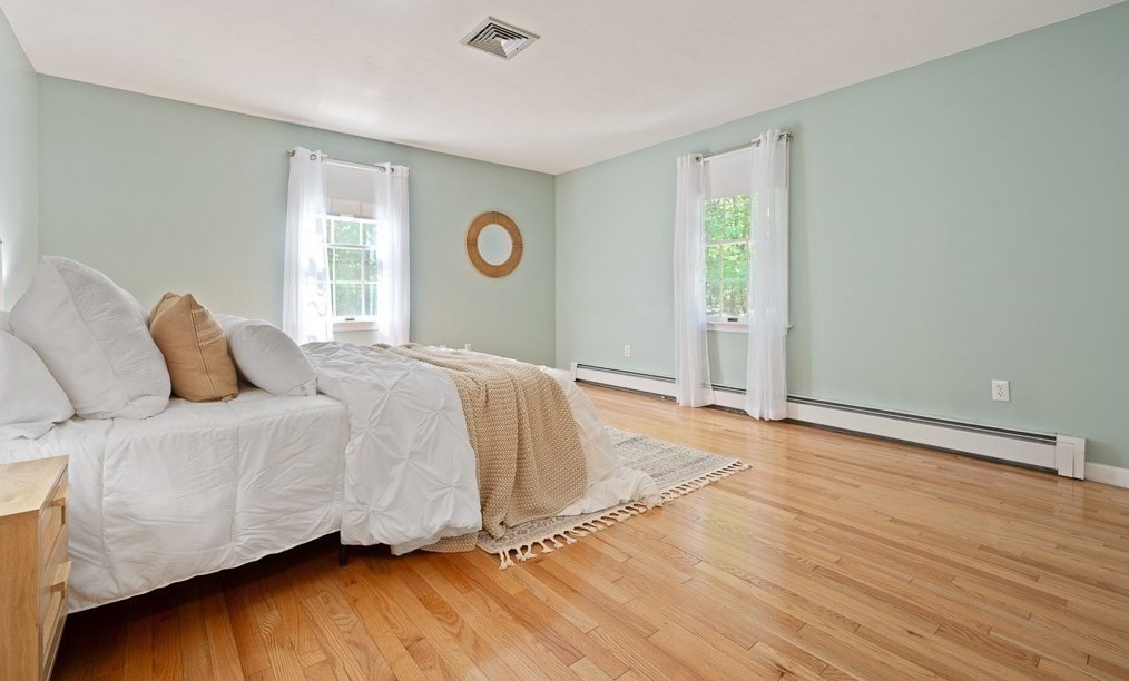 5 Hidden Mdw Ln, Southborough MA 01772-1700 exterior