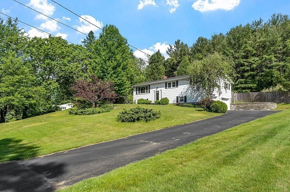 71 Malden St, Holden, MA 01520